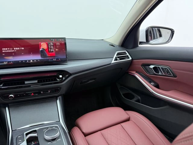 BMW 3 Series 2025 325Li M Conjunto deportivo interior foto 10