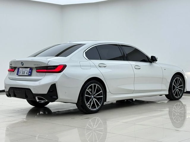 BMW 3 Series 2025 325Li M Conjunto deportivo interior foto 16