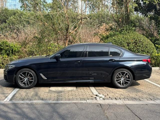 BMW 5 Series 2022 Segundo cambio 525Li M Conjunto deportivo exterior foto 3