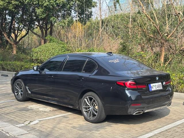 BMW 5 Series 2022 Segundo cambio 525Li M Conjunto deportivo exterior foto 4