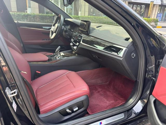 BMW 5 Series 2022 Segundo cambio 525Li M Conjunto deportivo interior foto 9