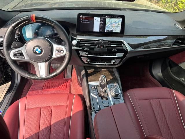 BMW 5 Series 2022 Segundo cambio 525Li M Conjunto deportivo interior foto 10