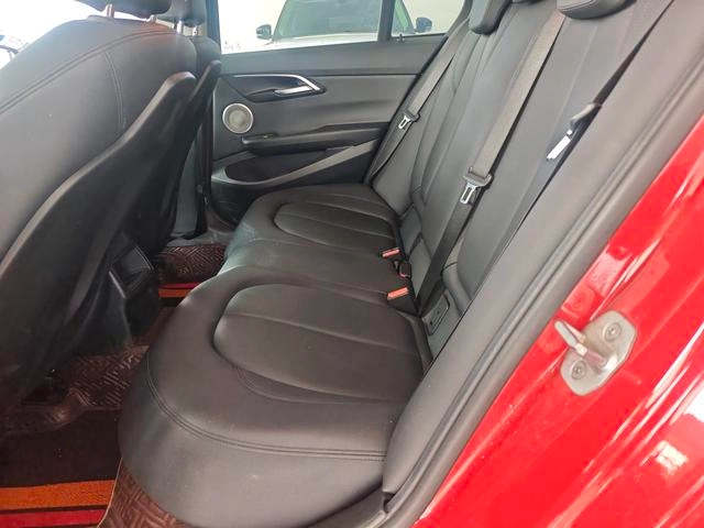 BMW 1 Series 2021 Restyling 120i M Sports version interior photo 8