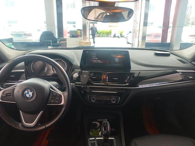 BMW 1 Series 2021 Restyling 120i M Sports version interior photo 9