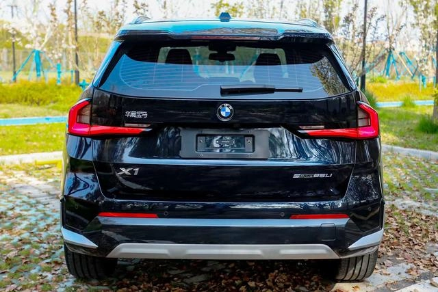 BMW X1 2025 sDrive25Li X Design Suit exterior photo 4 BMW X1 2025 sDrive25Li X Design Suit exterior photo 4