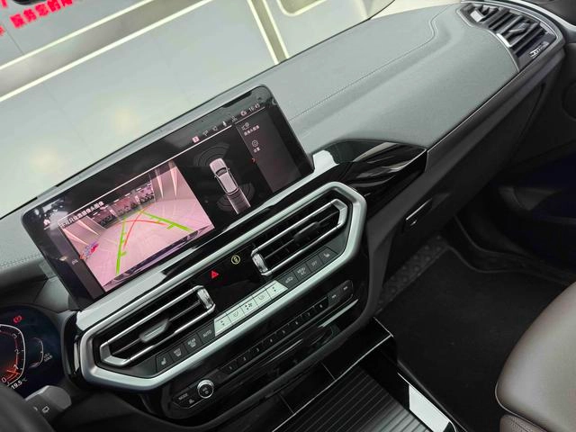 BMW X3 2022 xDrive25i M Sports suit interior photo 10