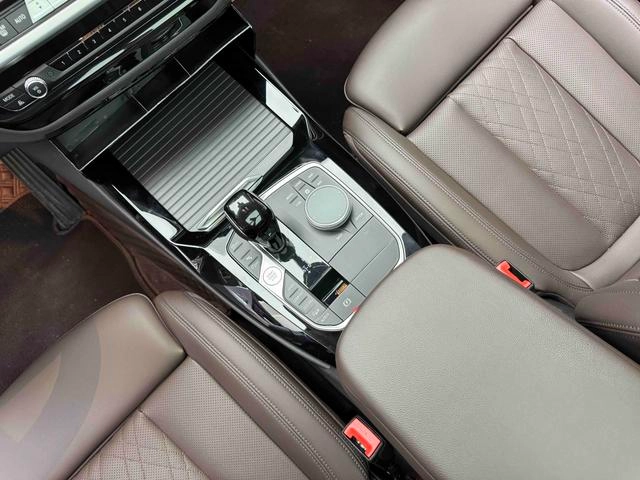 BMW X3 2022 xDrive25i M Sports suit interior photo 11