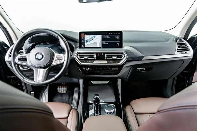 BMW X3 2022 xDrive25i M Sports suit interior photo 13