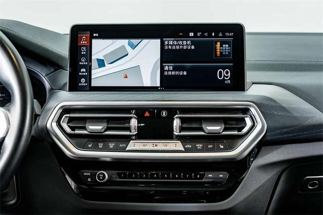 BMW X3 2022 xDrive25i M Sports suit interior photo 14