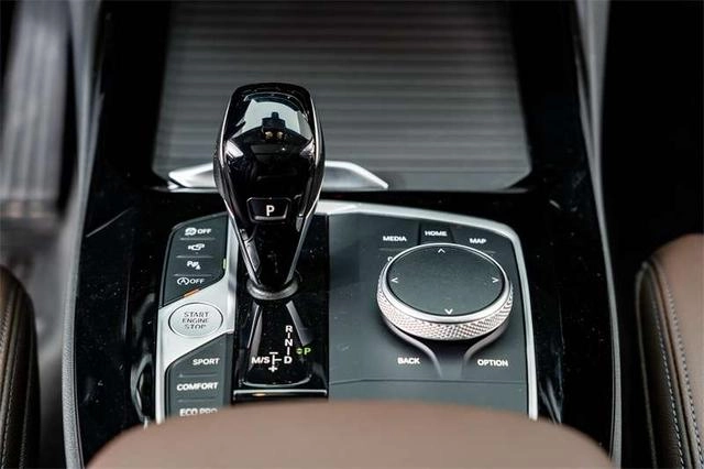 BMW X3 2022 xDrive25i M Sports suit interior photo 15