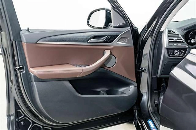 BMW X3 2022 xDrive25i M Sports suit interior photo 17