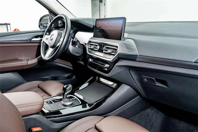 BMW X3 2022 xDrive25i M Sports suit interior photo 18