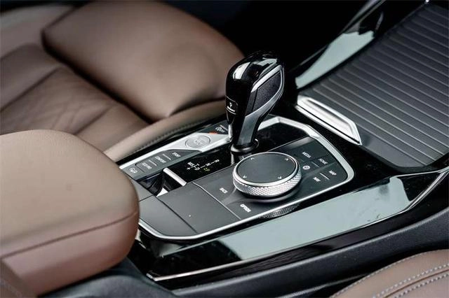 BMW X3 2022 xDrive25i M Sports suit interior photo 19