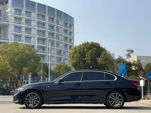 BMW 3 Series 2025 325Li M Sports suit exterior photo 4