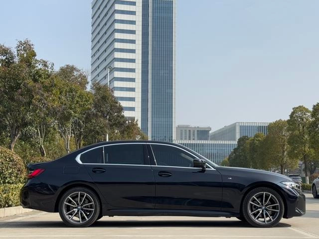 BMW 3 Series 2025 325Li M Sports suit exterior photo 8