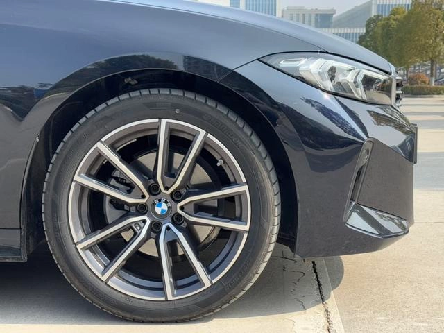 BMW 3 Series 2025 325Li M Sports suit exterior photo 9