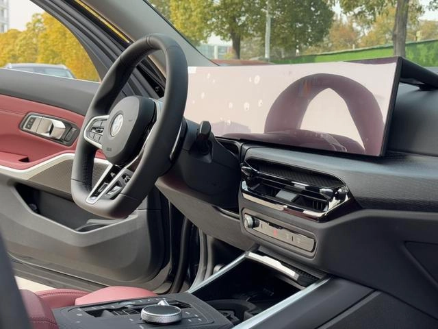 BMW 3 Series 2025 325Li M Sports suit interior photo 12