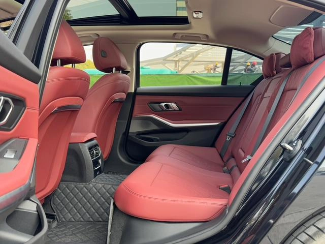 BMW 3 Series 2025 325Li M Sports suit interior photo 13
