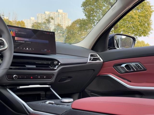 BMW 3 Series 2025 325Li M Sports suit interior photo 17