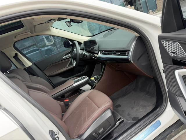 BMW X1 2025 sDrive25Li X Design Suit interior photo 11