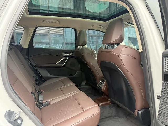 BMW X1 2025 sDrive25Li X Design Suit interior photo 12