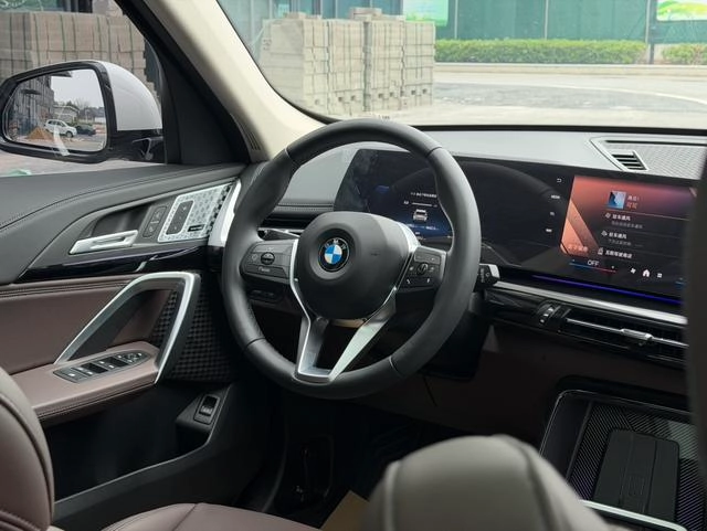 BMW X1 2025 sDrive25Li X Design Suit interior photo 13