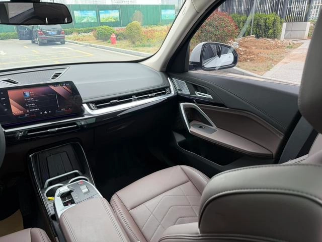 BMW X1 2025 sDrive25Li X Design Suit interior photo 16