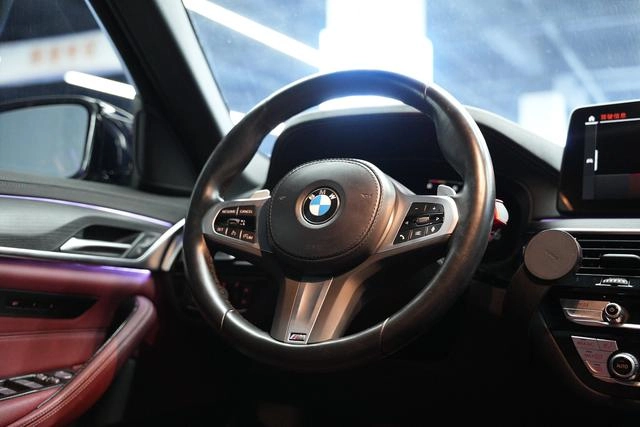 BMW 5 Series 2022 Restyling 530Li Leading Type M Sports suit interior photo 15
