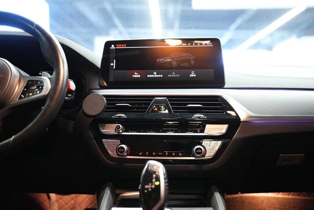 BMW 5 Series 2022 Restyling 530Li Leading Type M Sports suit interior photo 17