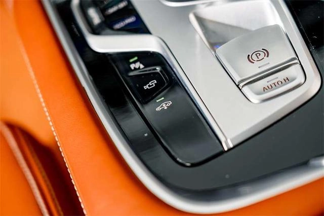 BMW 7 Series 2019 Restyling 750Li xDrive V8 M Sports suit interior photo 17