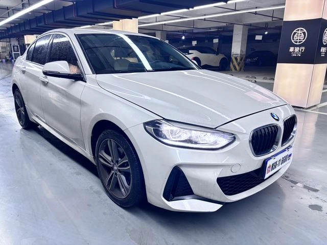 BMW 1 Series 2021 120i M Sports version exterior photo 2