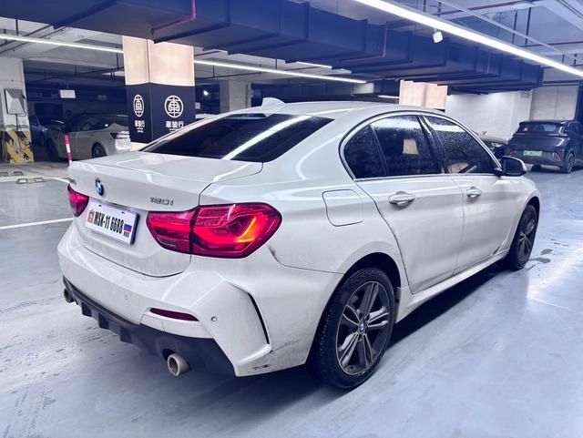 BMW 1 Series 2021 120i M Sports version exterior photo 4
