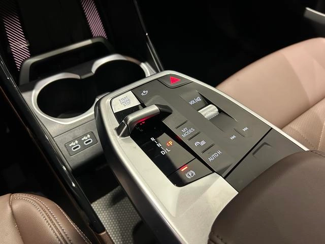BMW X1 2023 sDrive25Li X Design Suit interior photo 12