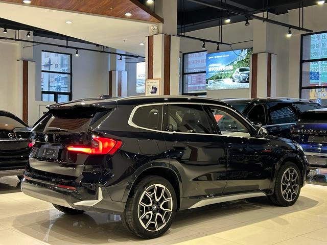 BMW X1 2023 sDrive25Li X Design Suit interior photo 18