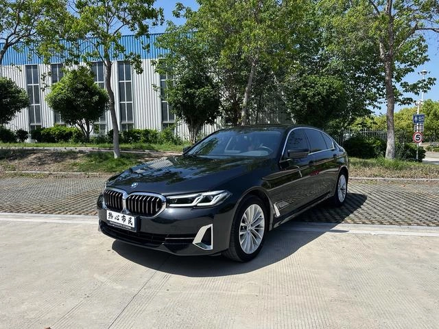 BMW 5 Series 2022 Segundo cambio 525Li Traje de lujo exterior foto 1 BMW 5 Series 2022 Segundo cambio 525Li Traje de lujo exterior foto 1