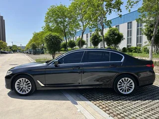 BMW 5 Series 2022 Segundo cambio 525Li Traje de lujo exterior foto 5 BMW 5 Series 2022 Segundo cambio 525Li Traje de lujo exterior foto 5