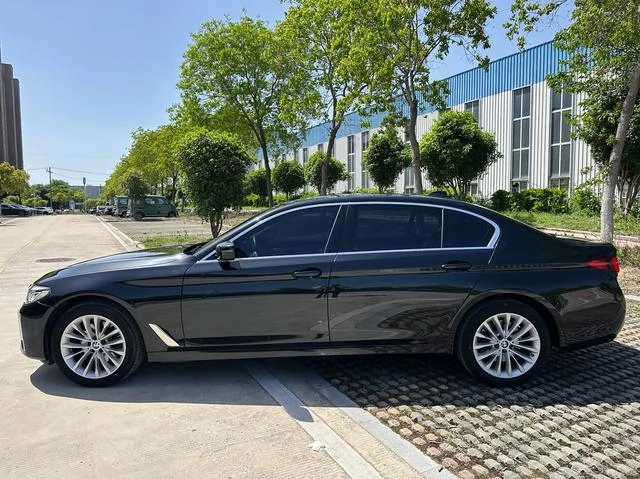 BMW 5 Series 2022 Segundo cambio 525Li Traje de lujo exterior foto 5 BMW 5 Series 2022 Segundo cambio 525Li Traje de lujo exterior foto 5