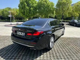 BMW 5 Series 2022 Segundo cambio 525Li Traje de lujo exterior foto 6 BMW 5 Series 2022 Segundo cambio 525Li Traje de lujo exterior foto 6