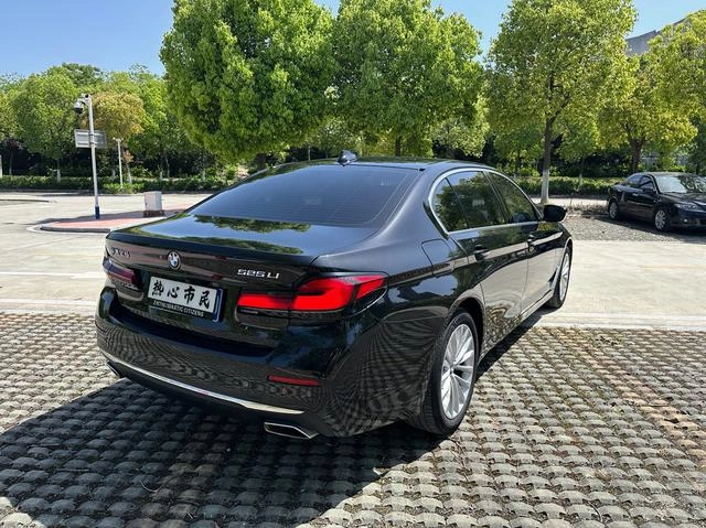 BMW 5 Series 2022 Segundo cambio 525Li Traje de lujo exterior foto 6 BMW 5 Series 2022 Segundo cambio 525Li Traje de lujo exterior foto 6