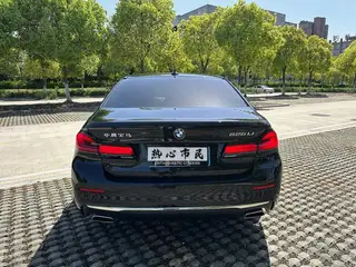 BMW 5 Series 2022 Segundo cambio 525Li Traje de lujo exterior foto 7 BMW 5 Series 2022 Segundo cambio 525Li Traje de lujo exterior foto 7