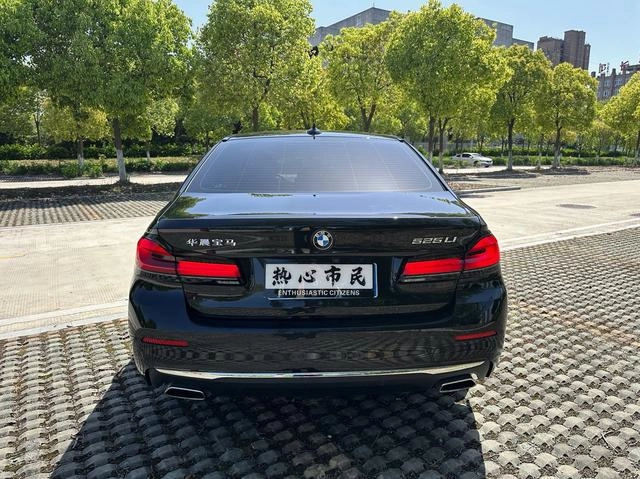 BMW 5 Series 2022 Segundo cambio 525Li Traje de lujo exterior foto 7 BMW 5 Series 2022 Segundo cambio 525Li Traje de lujo exterior foto 7
