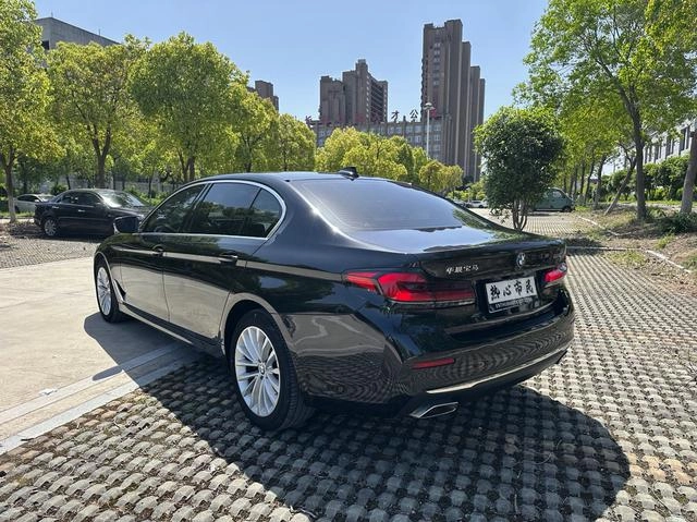 BMW 5 Series 2022 Segundo cambio 525Li Traje de lujo exterior foto 8 BMW 5 Series 2022 Segundo cambio 525Li Traje de lujo exterior foto 8