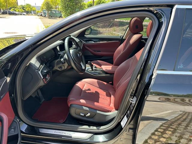 BMW 5 Series 2022 Segundo cambio 525Li Traje de lujo interior foto 13 BMW 5 Series 2022 Segundo cambio 525Li Traje de lujo interior foto 13