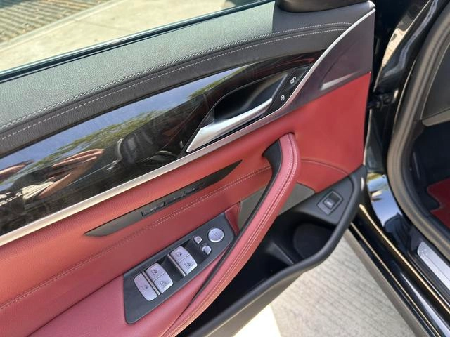 BMW 5 Series 2022 Segundo cambio 525Li Traje de lujo interior foto 14 BMW 5 Series 2022 Segundo cambio 525Li Traje de lujo interior foto 14
