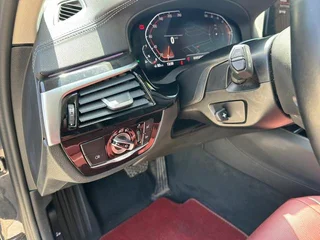 BMW 5 Series 2022 Segundo cambio 525Li Traje de lujo interior foto 15 BMW 5 Series 2022 Segundo cambio 525Li Traje de lujo interior foto 15