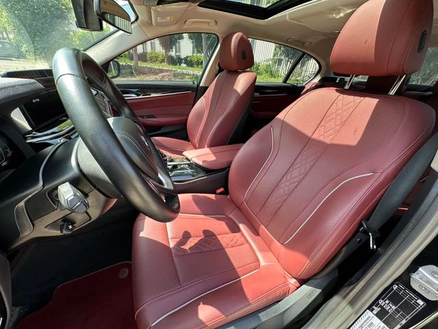 BMW 5 Series 2022 Segundo cambio 525Li Traje de lujo interior foto 16 BMW 5 Series 2022 Segundo cambio 525Li Traje de lujo interior foto 16