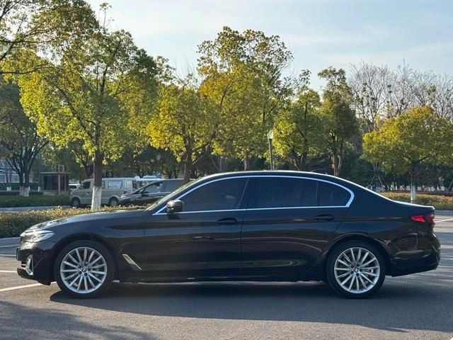 BMW 5 Series 2021 530Li Premium Class Luxury Set exterior photo 4