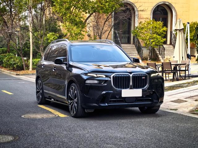 BMW X7 2023 xDrive M60i exterior photo 3
