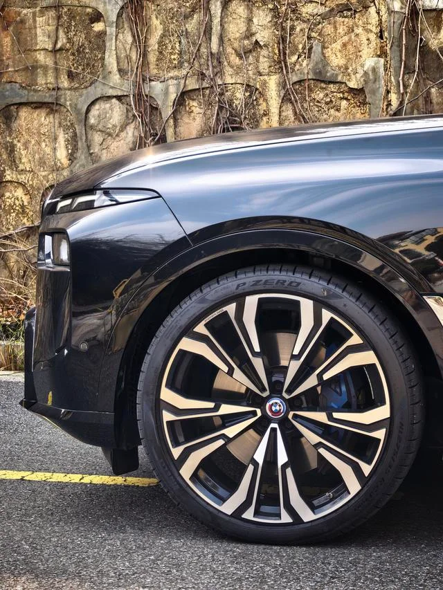 BMW X7 2023 xDrive M60i interior photo 13