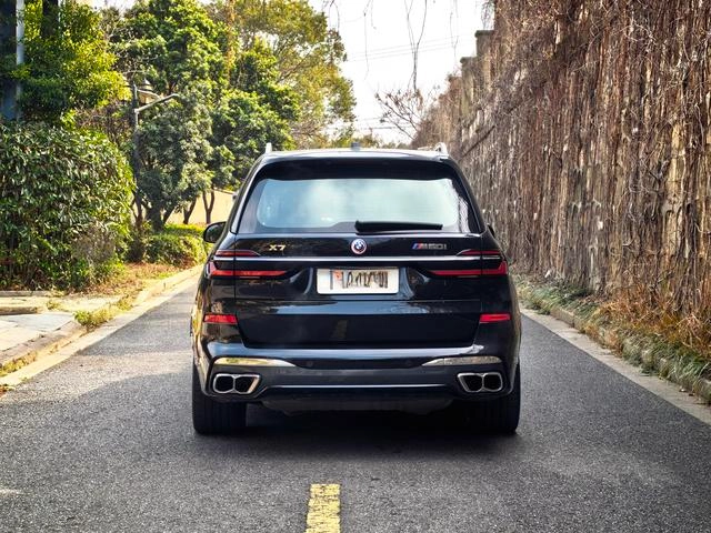 BMW X7 2023 xDrive M60i interior photo 19